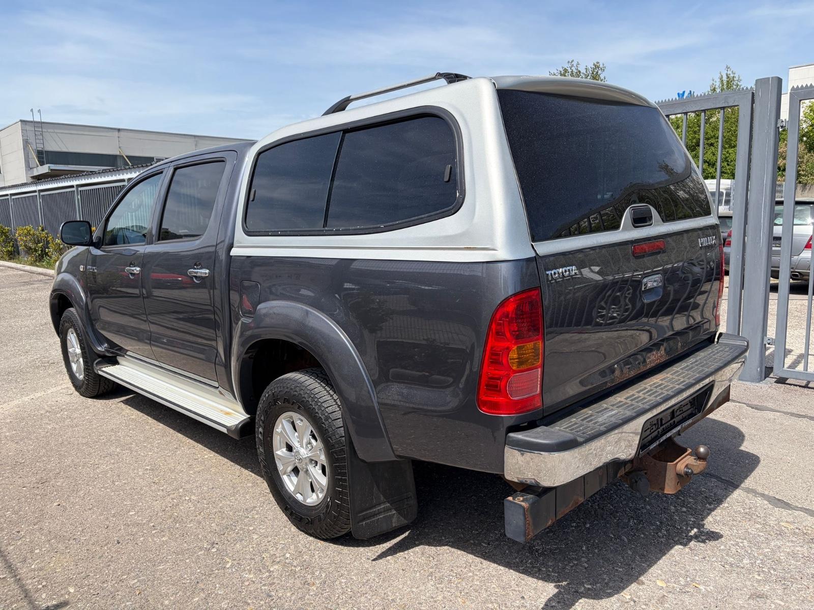 Toyota Hilux Double Cab Life 4x4