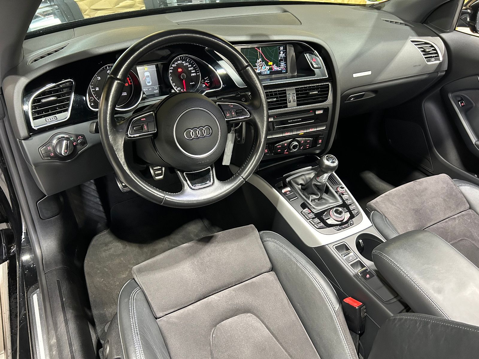 Fahrzeugabbildung Audi A5 Cabriolet 2.0 TDI  quattro/NAVI/PDC/SHZ/KLIMA