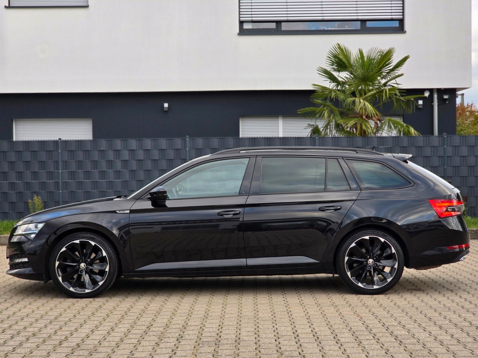 Skoda Superb Combi 2.0 TDI Sportline Pano/StandHz/ACC imagem 3