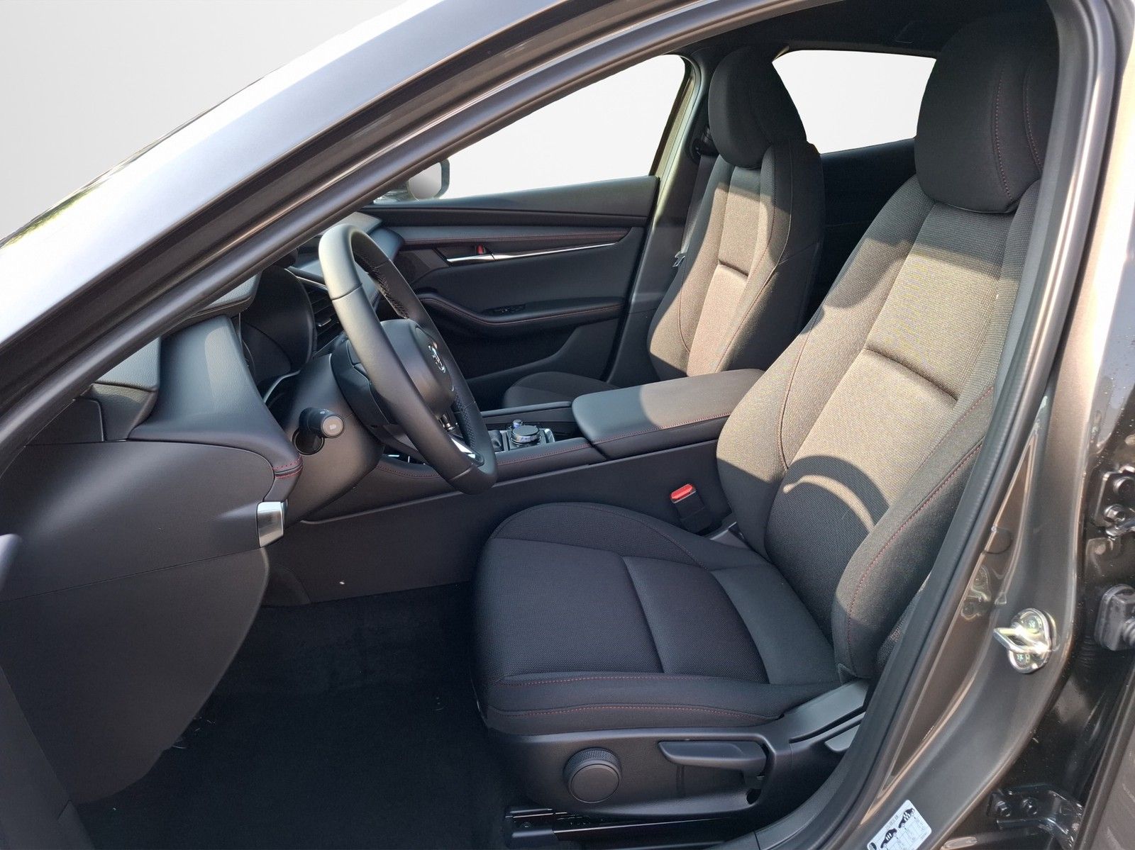 MAZDA 3 2.5 e-SKYACTIV G 140PS 6MT Homura - Image 9