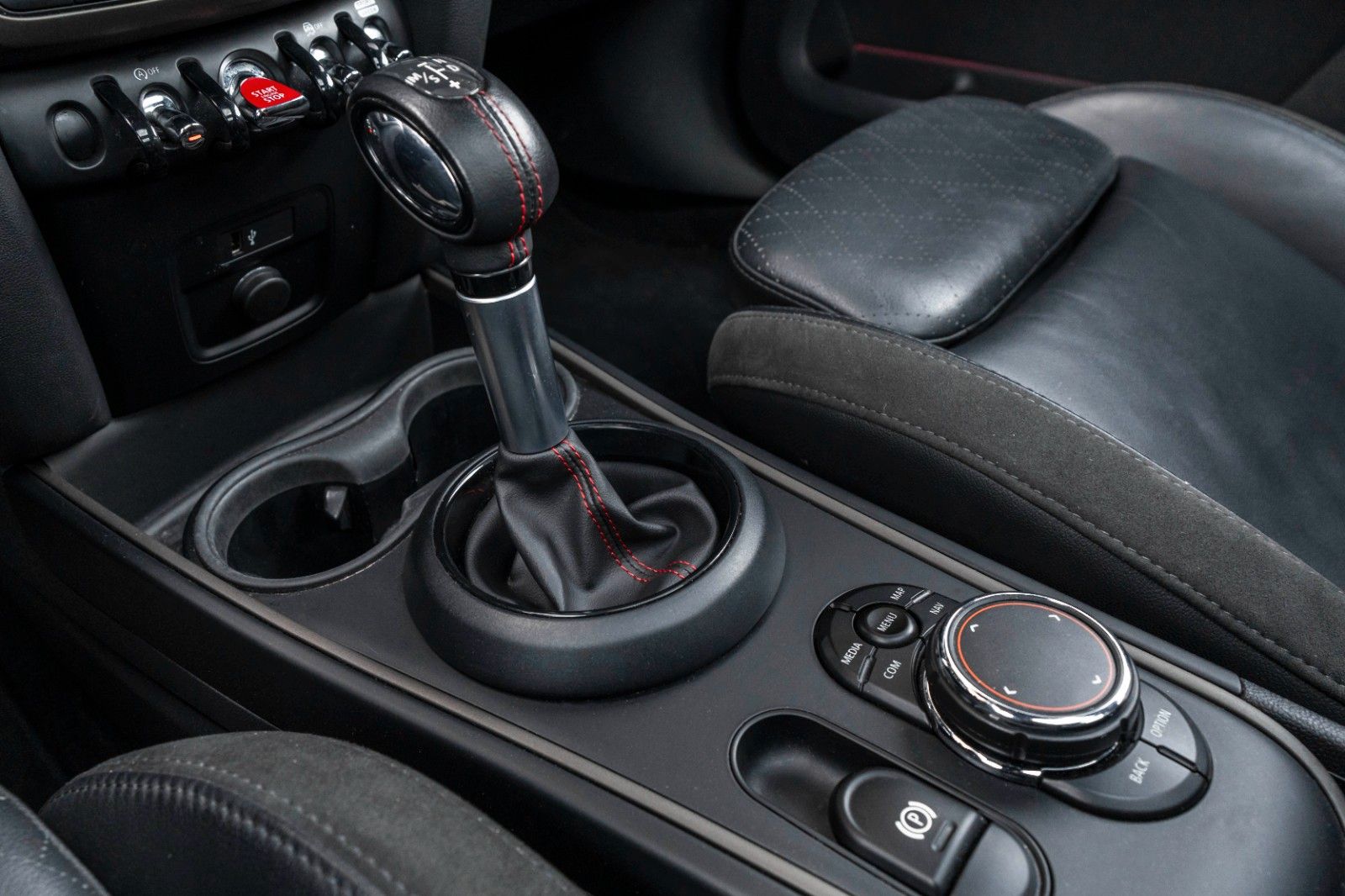 Fahrzeugabbildung MINI Cooper S Countryman ALL4 HUD H&K KAM LED PANO