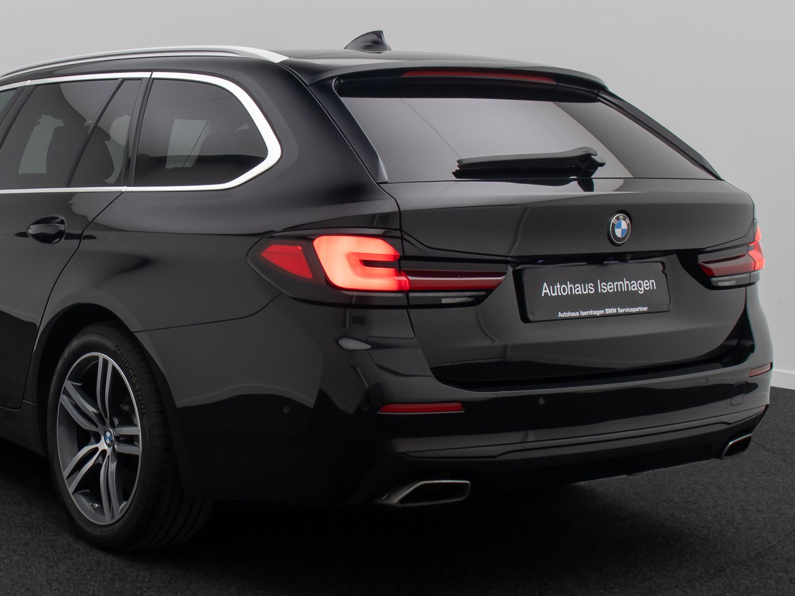 Fahrzeugabbildung BMW 530d xD ACC HUD DAB Kamera AHK Alarm H/K Sport