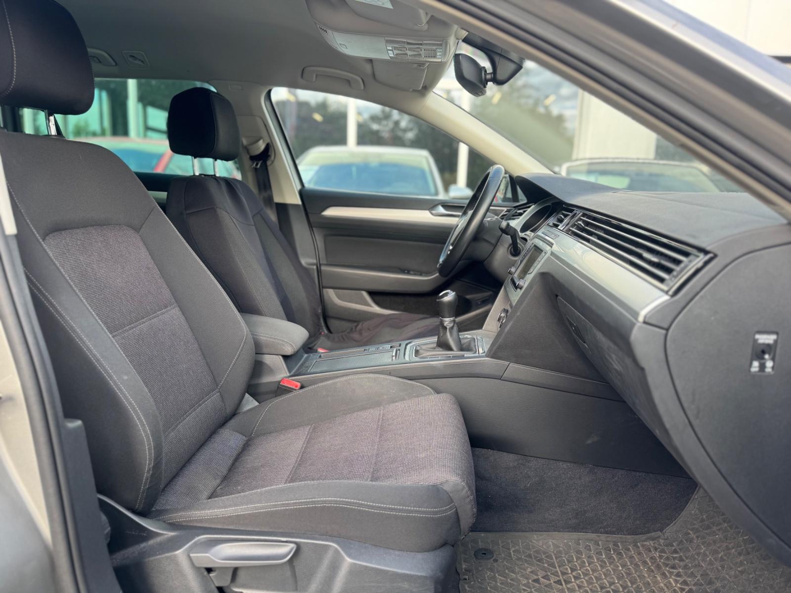 Volkswagen Passat 2015 — photo 30