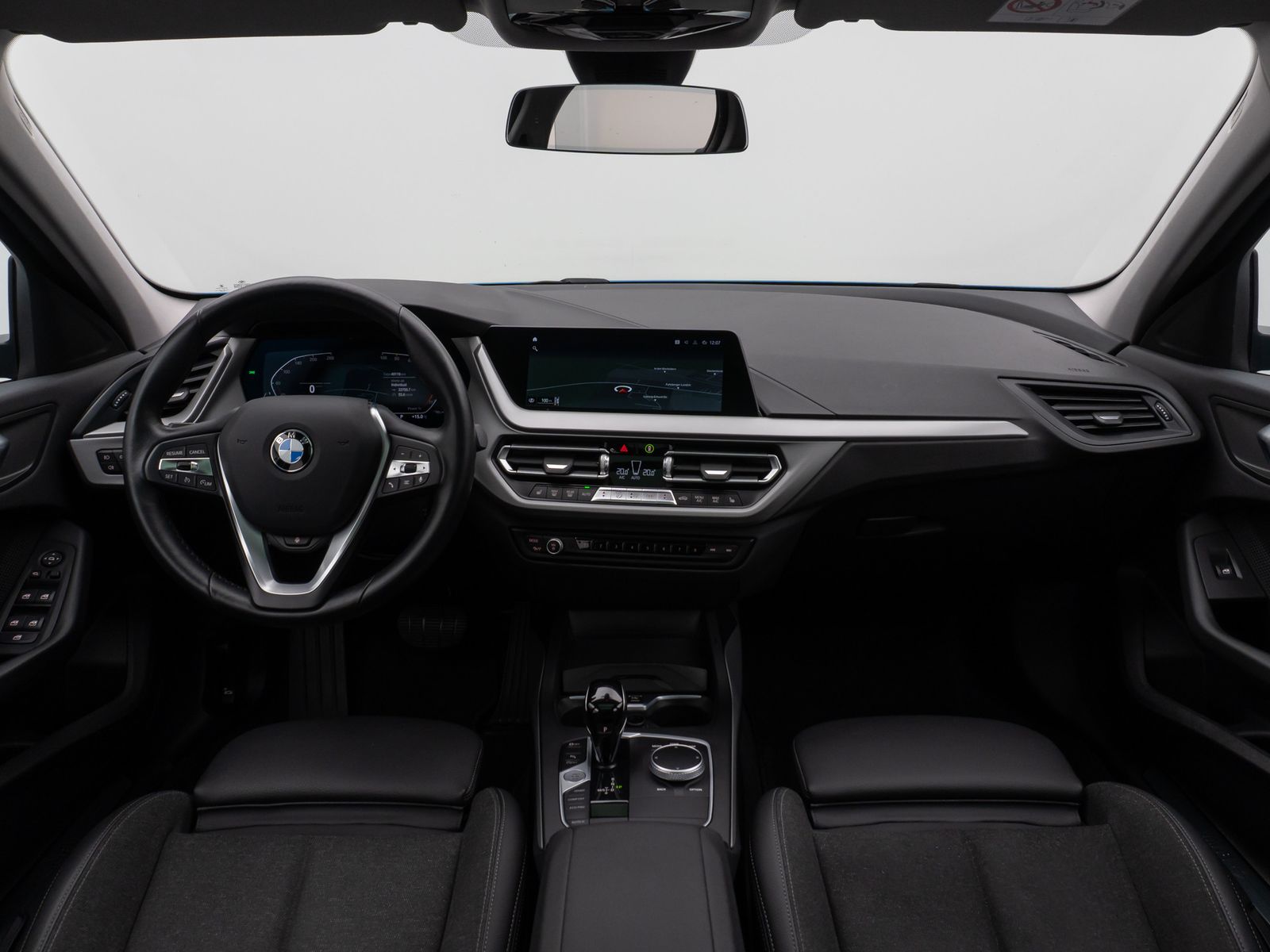 Fahrzeugabbildung BMW 118i Panorama Kamera Lenkrhzg DAB Komfort Sport