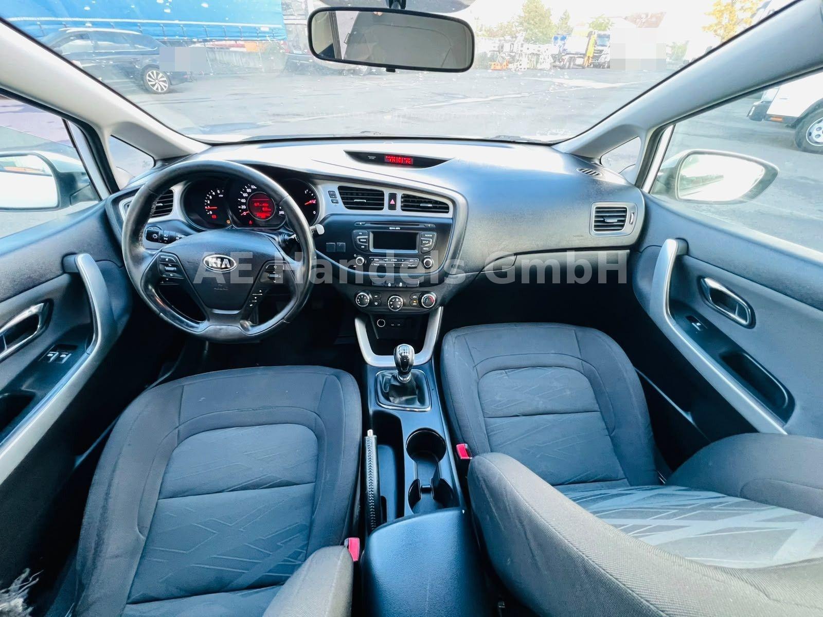 Kia cee'd 2014 — photo 24