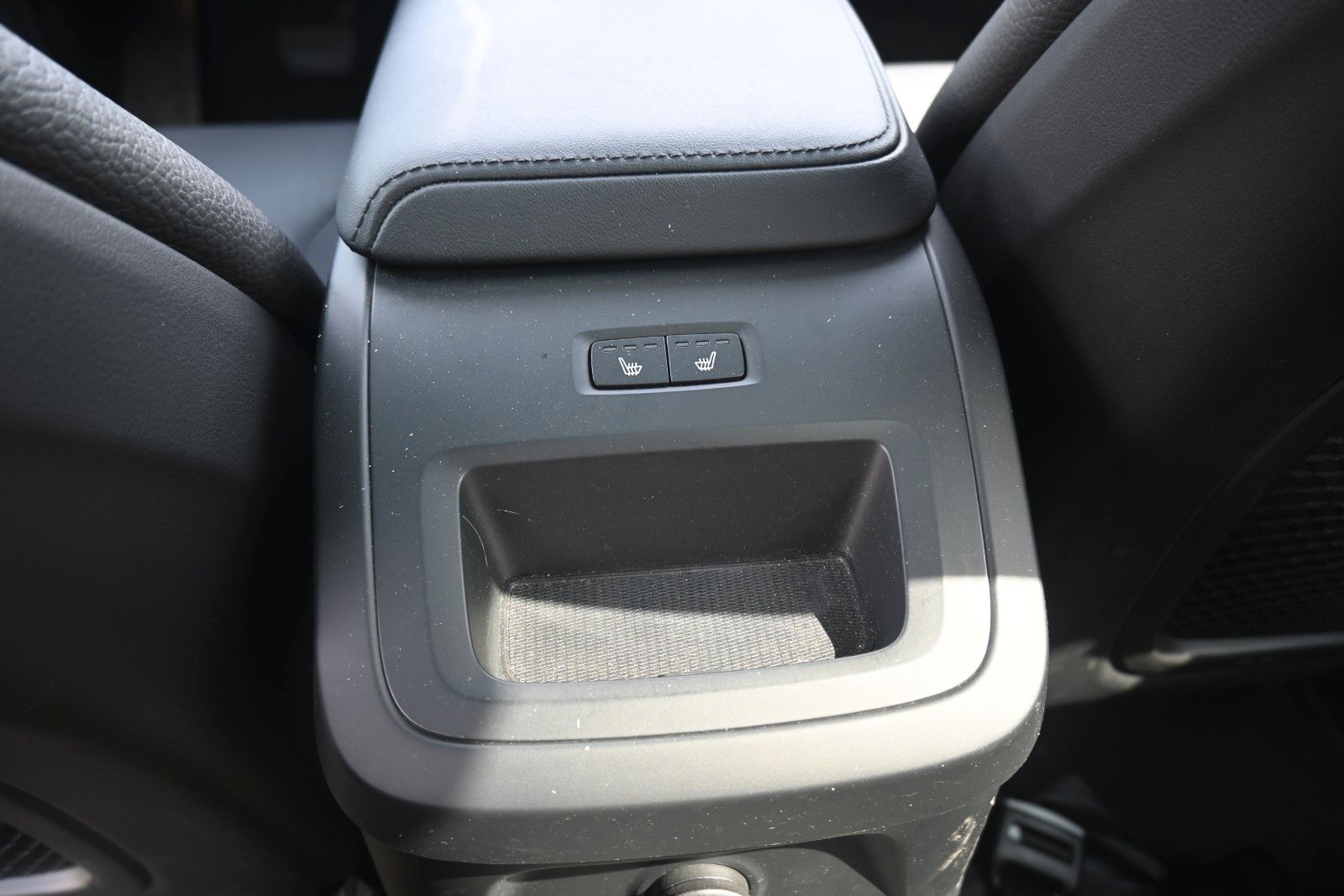 Fahrzeugabbildung Volvo XC60 T6 Essential AWD*PDC*AHK*PANO*STHZG*