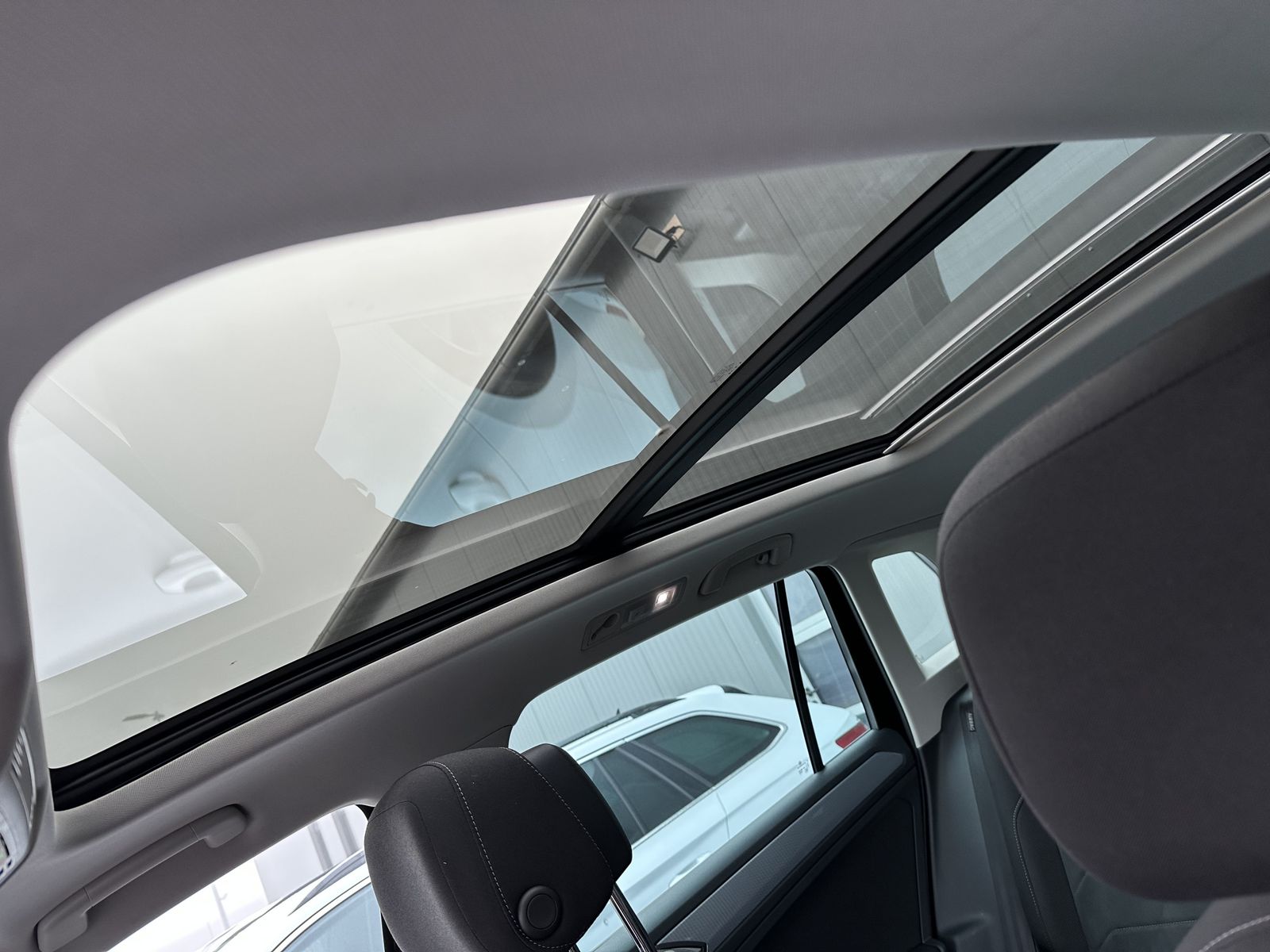 Fahrzeugabbildung Volkswagen Tiguan 1.4 eHybrid DSG Life NAV+LED+AHK+ACC+PANO