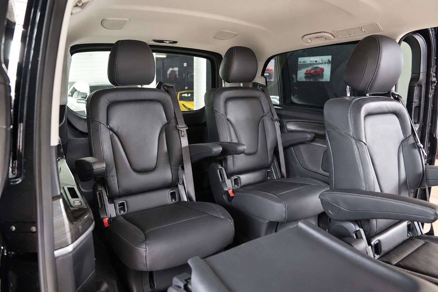 Fahrzeugabbildung Mercedes-Benz V 300d lang *Burmester*360°KAM*6-Sitz*SHZ*Navi
