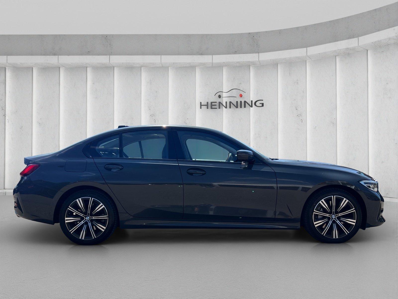 BMW 3er - 330 i Sport Line*Headup*Schiebedach