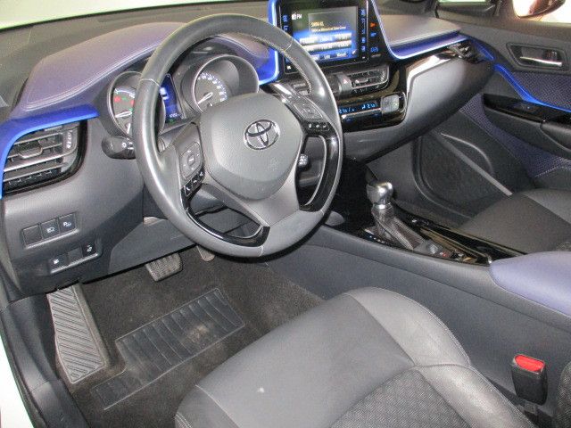 Fahrzeugabbildung Toyota C-HR Hybrid Style Selection