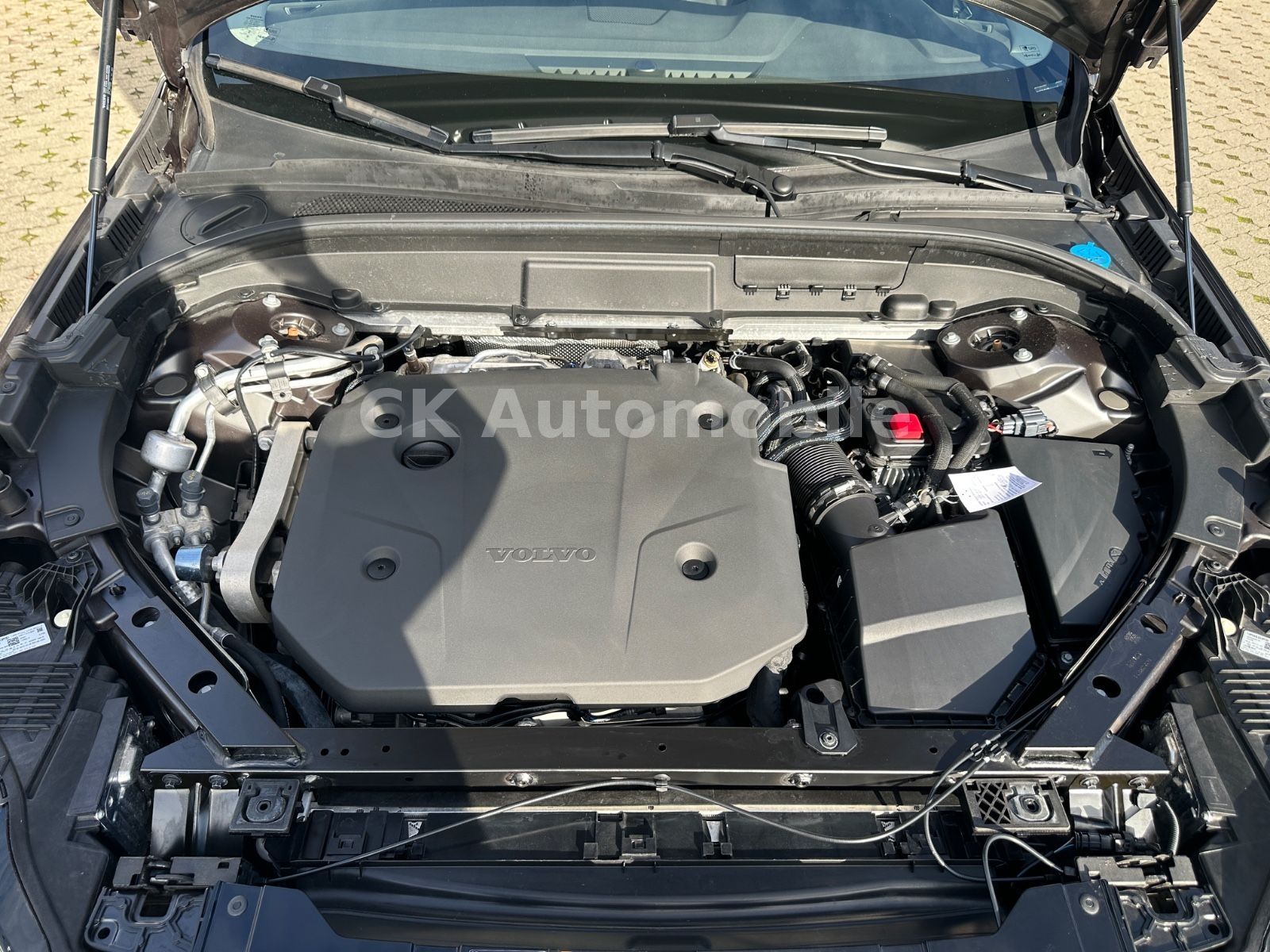 Fahrzeugabbildung Volvo XC60 B4 PlusDark AWD/BLIS/Leder/Pano/LED/360°Kam