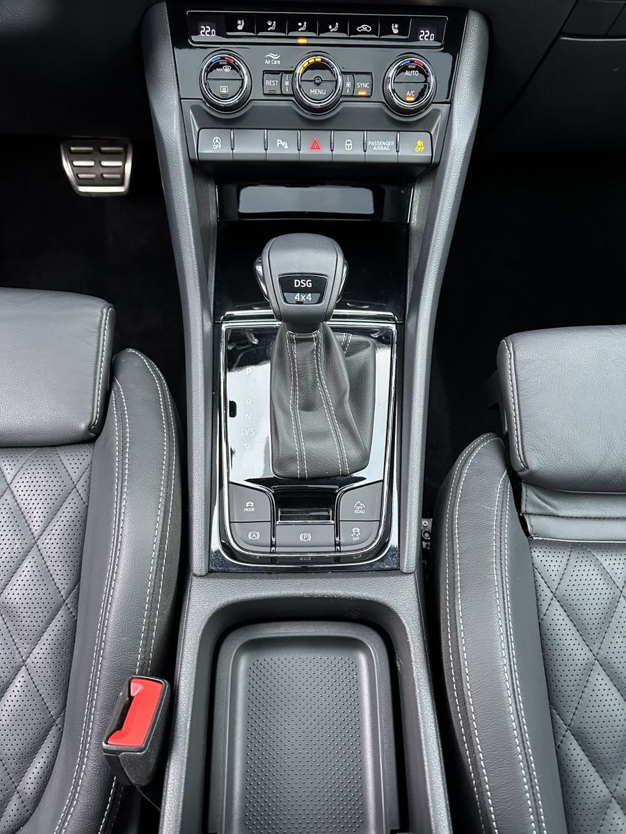 Fahrzeugabbildung SKODA Kodiaq 2.0 TDI DSG 4x4 Sportline NAV+LED+PANO+AH