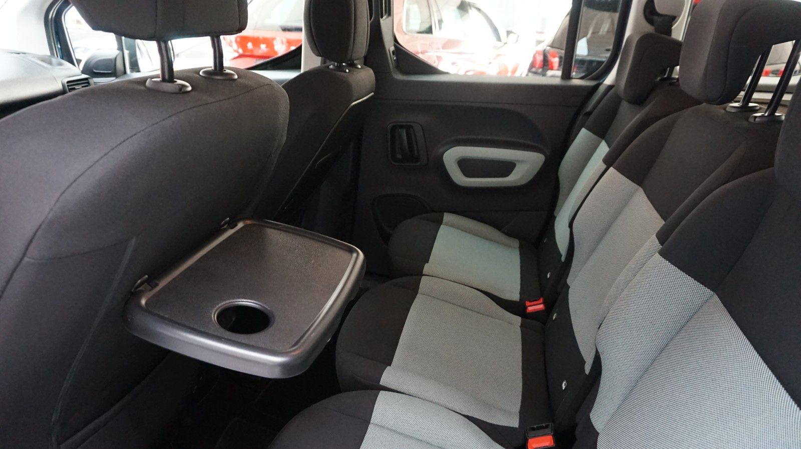 Fahrzeugabbildung Citroën Berlingo Feel M *1.Hand*Carplay*Navi*Kamera*