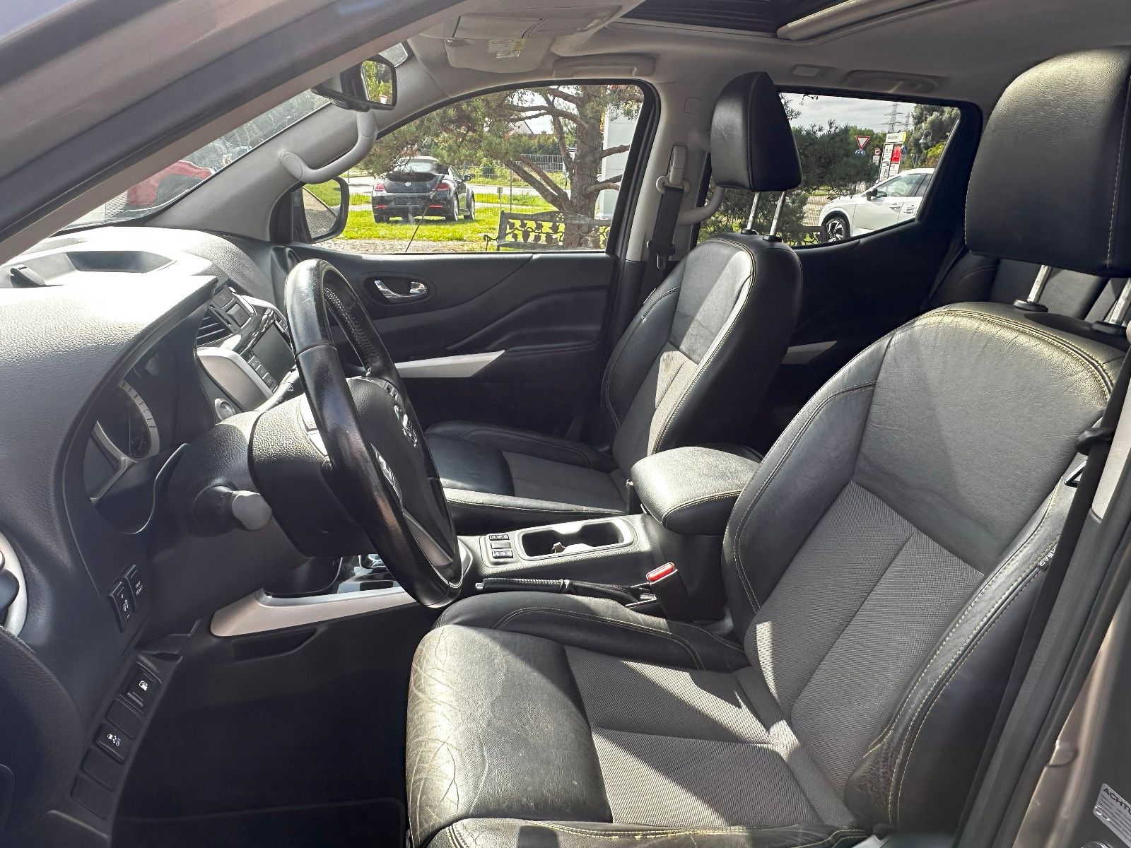 Fahrzeugabbildung Nissan Navara NP300 N-Guard Double Cab 4x4