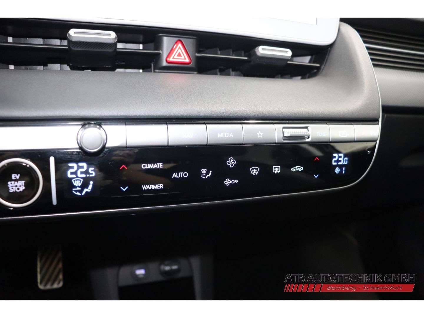 Fahrzeugabbildung Hyundai IONIQ 5 UNIQ 77,4 kWh 2WD 97,7% SOH HUD Navi Sou