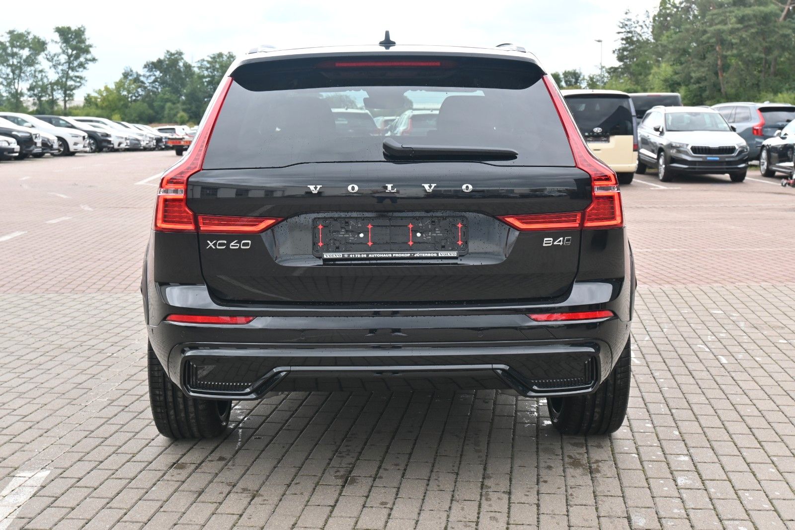 Fahrzeugabbildung Volvo XC60 B4 D AWD Ultimate Dark*STDHZG*360°*LUFT*ACC