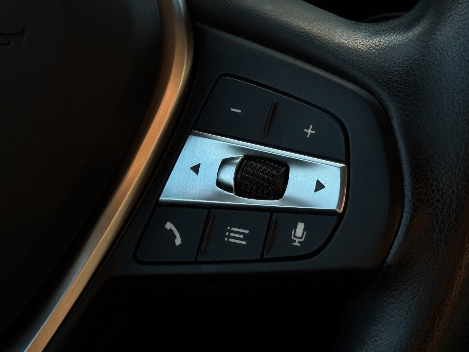Fahrzeugabbildung BMW 118i Advantage Kamera CarPlay LC Prof. LHZ SHZ