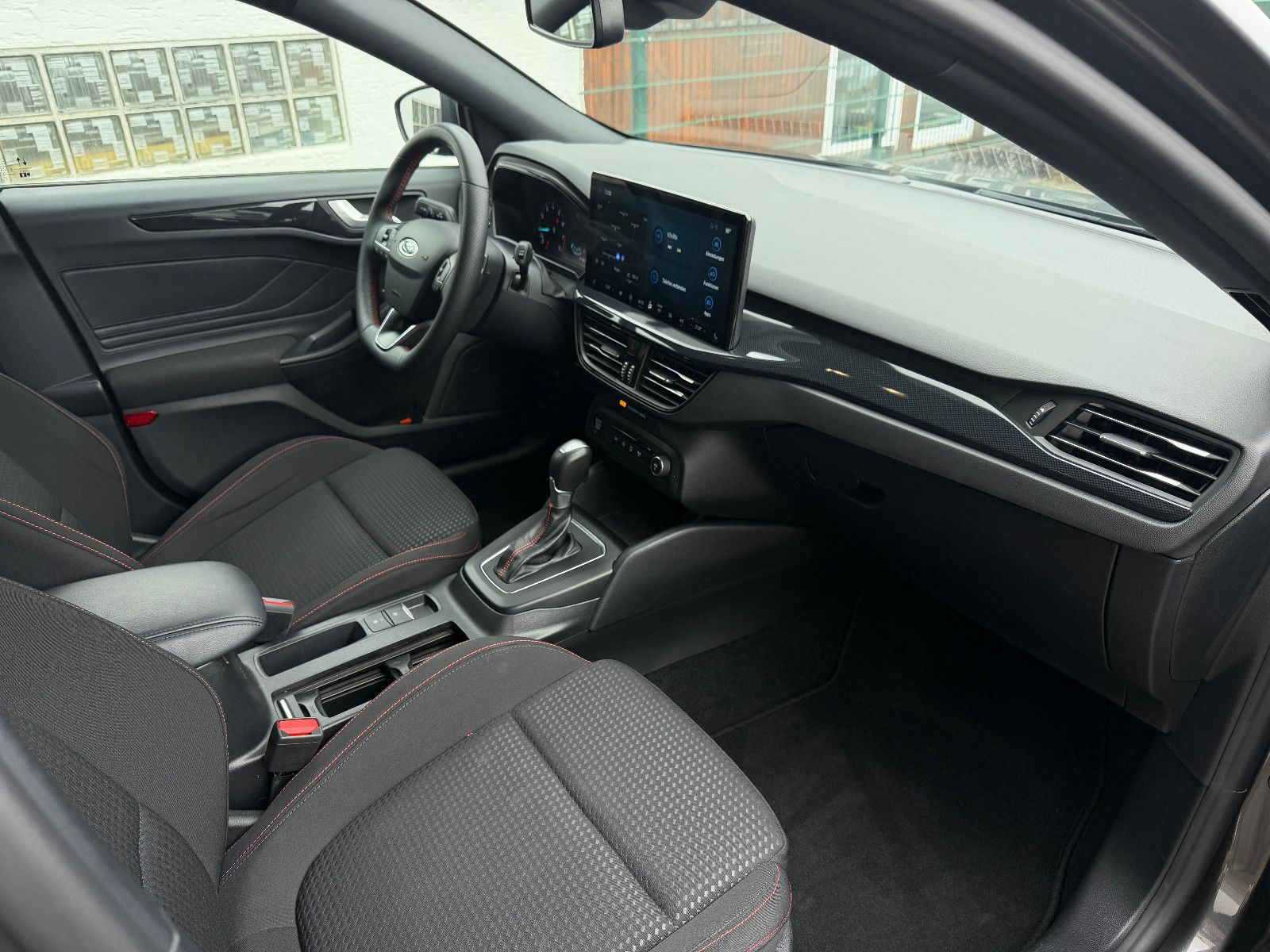 Fahrzeugabbildung Ford Focus /ST-LINE/AUTOMATIK/KAMERA/NAVI/SHZ/ACC