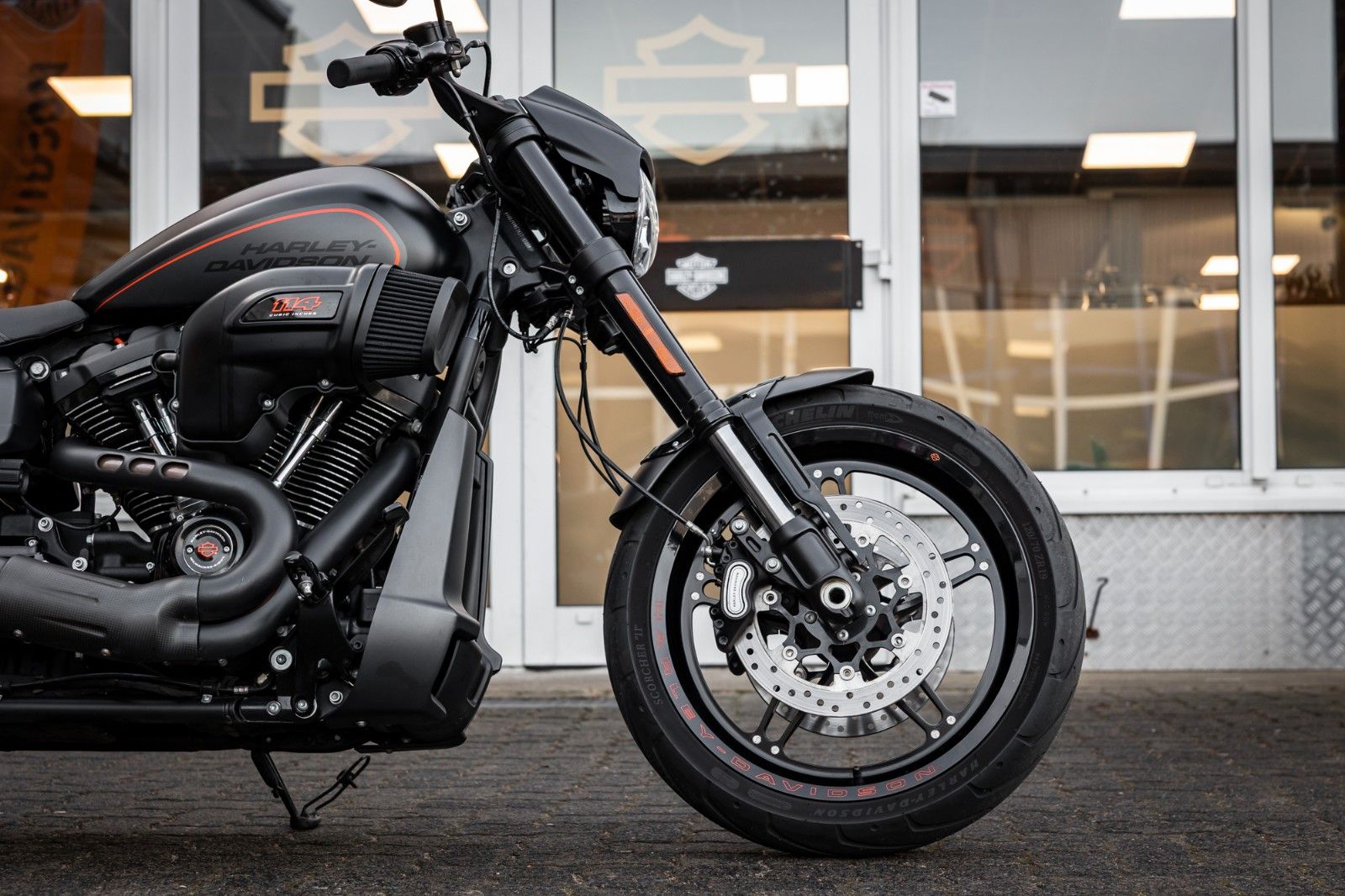 Fahrzeugabbildung Harley-Davidson FXDRS 114 CUI - KESSTECH - SEITLICHER KZH