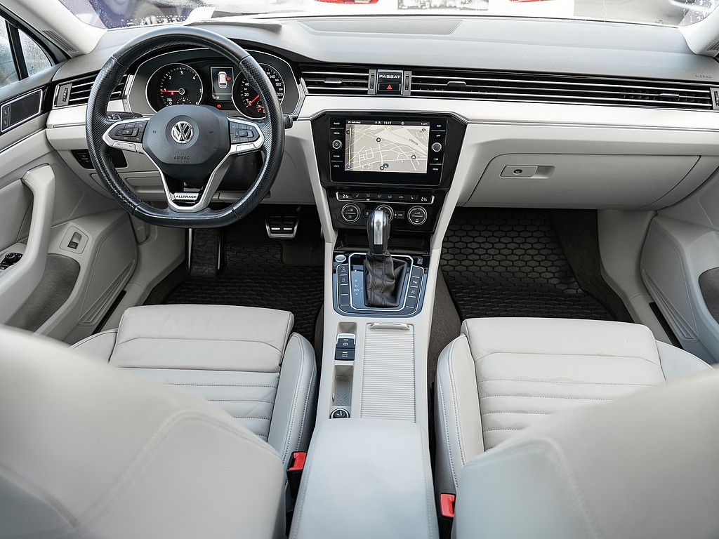 Fahrzeugabbildung Volkswagen Passat Alltrack 2.0 TDI MATRIX PANO AHK LEDER