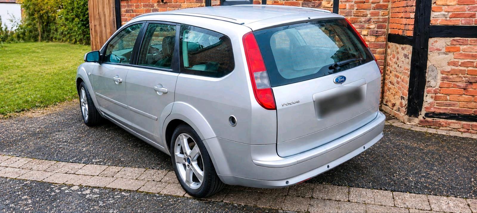 Ford Focus 2005 — rear view