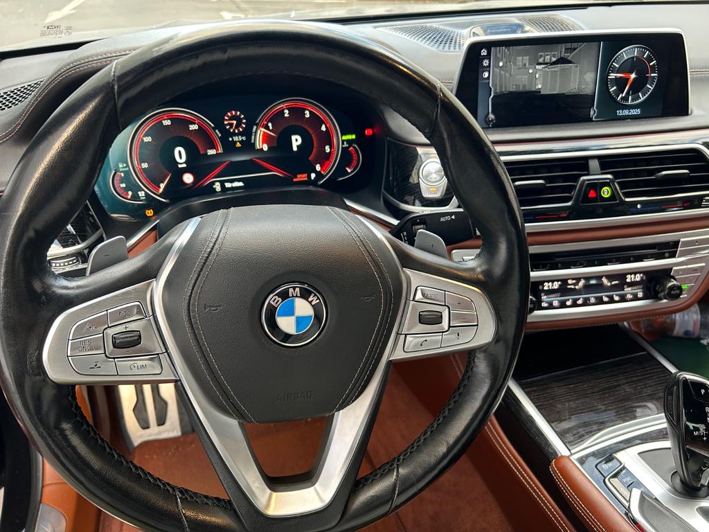 BMW 750