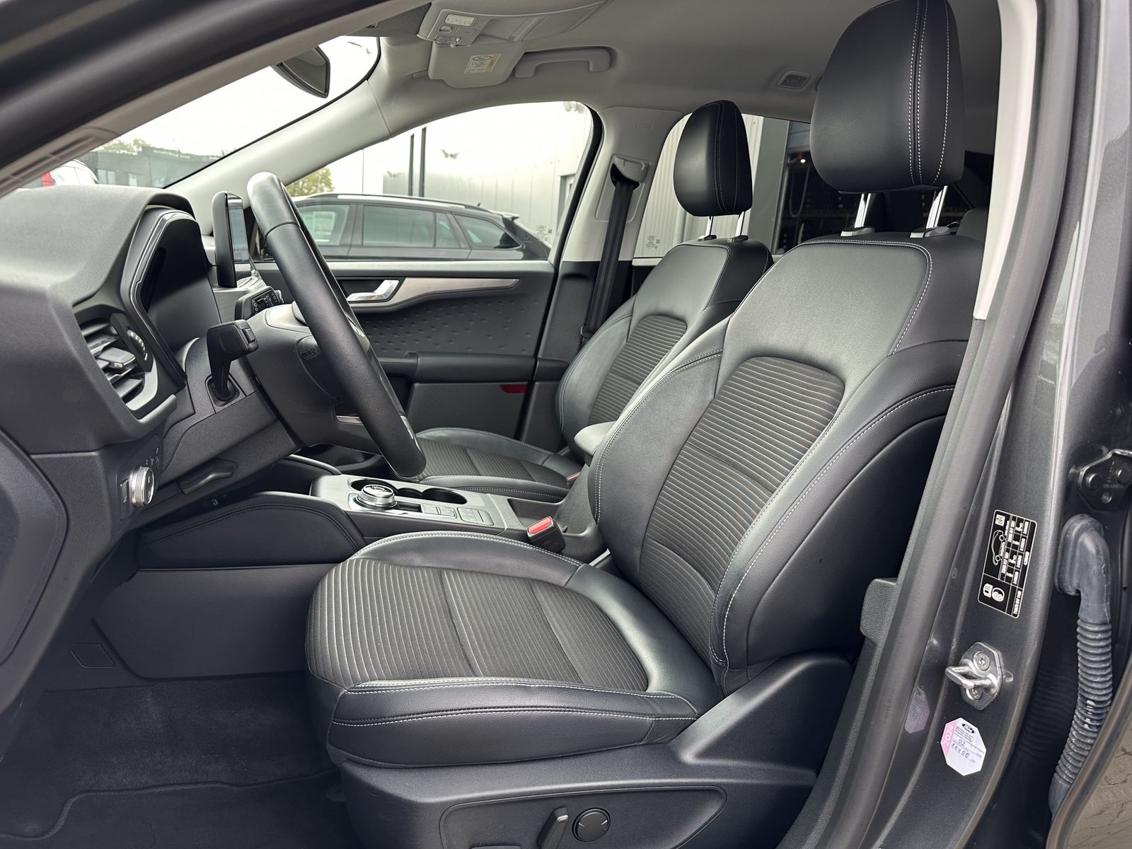 Fahrzeugabbildung Ford Kuga 2.0 EB 4x4 Titanium X NAV+LED+AHK+B&O+KAM