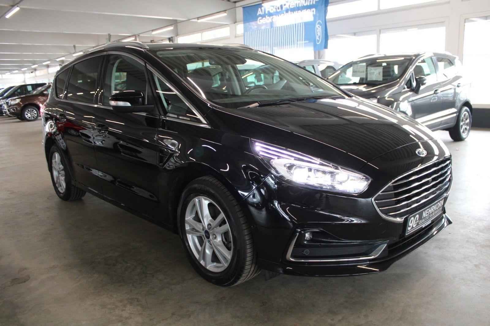 Fahrzeugabbildung Ford S-Max Titanium Automatik 7-Sitze AHK ACC CAM LED