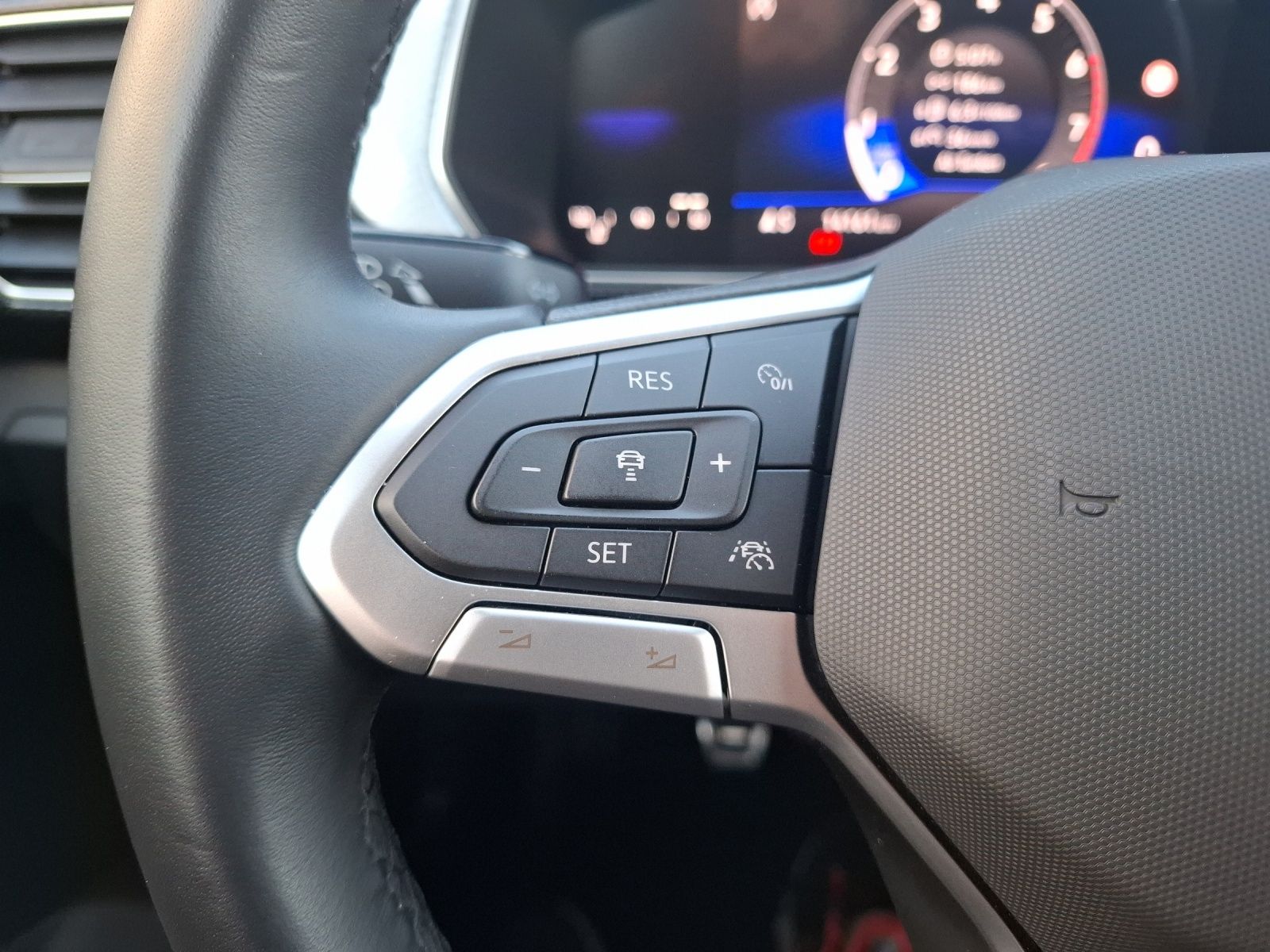 Fahrzeugabbildung Volkswagen T-Cross TSI Goal LED Navi AID ACC RFK SH LM