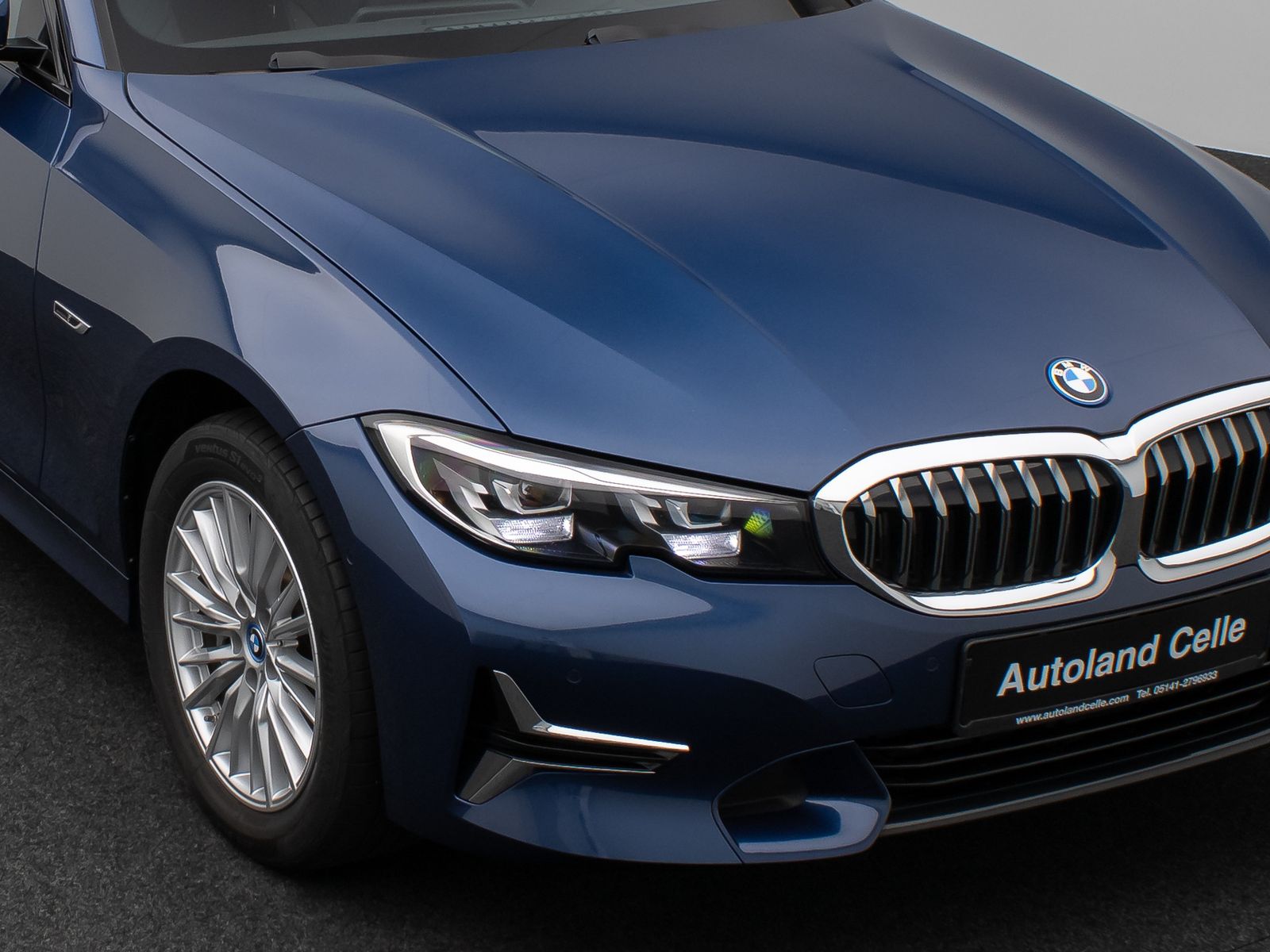 Fahrzeugabbildung BMW 330e xD Luxury Line Panorama Kamera HUD DAB AHK