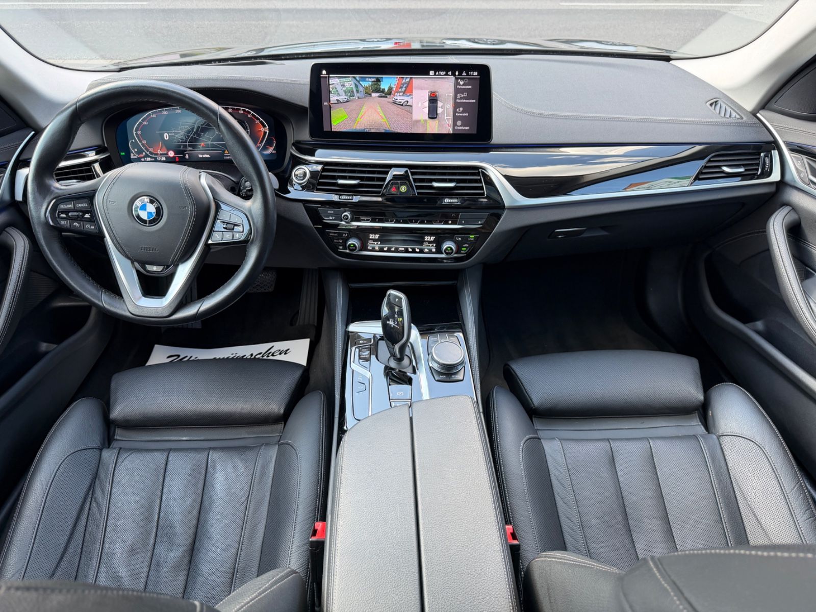 Fahrzeugabbildung BMW 520d Touring xDrive Luxury Line LASER PANO HUD