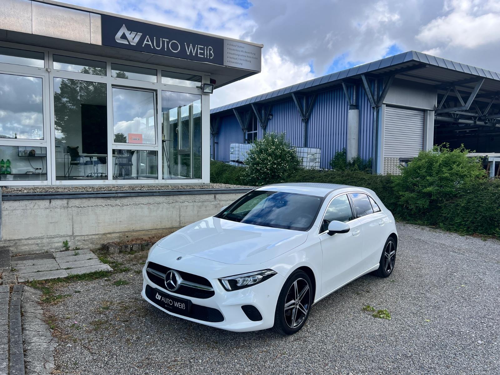 Mercedes-Benz A180/VOLL-LED/LEDER/SPURHAL/KAMERA/ACC/AHK/