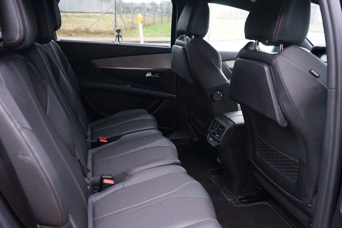 Fahrzeugabbildung Peugeot 5008 GT Pack*Black*7 Sitzer*Finanzierung 2.49%