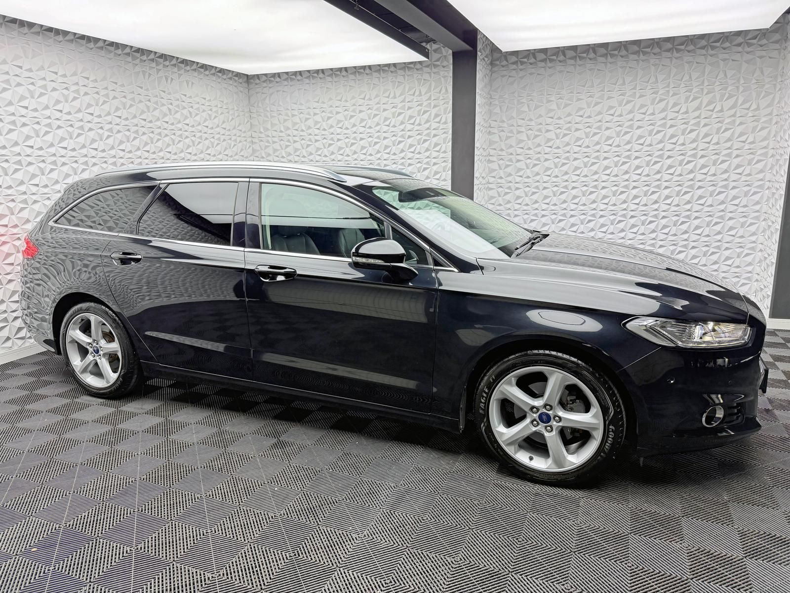 Fahrzeugabbildung Ford MONDEO TURNIER 2.0 ECOBOOST/TITANIUM/PANO/KEYLES