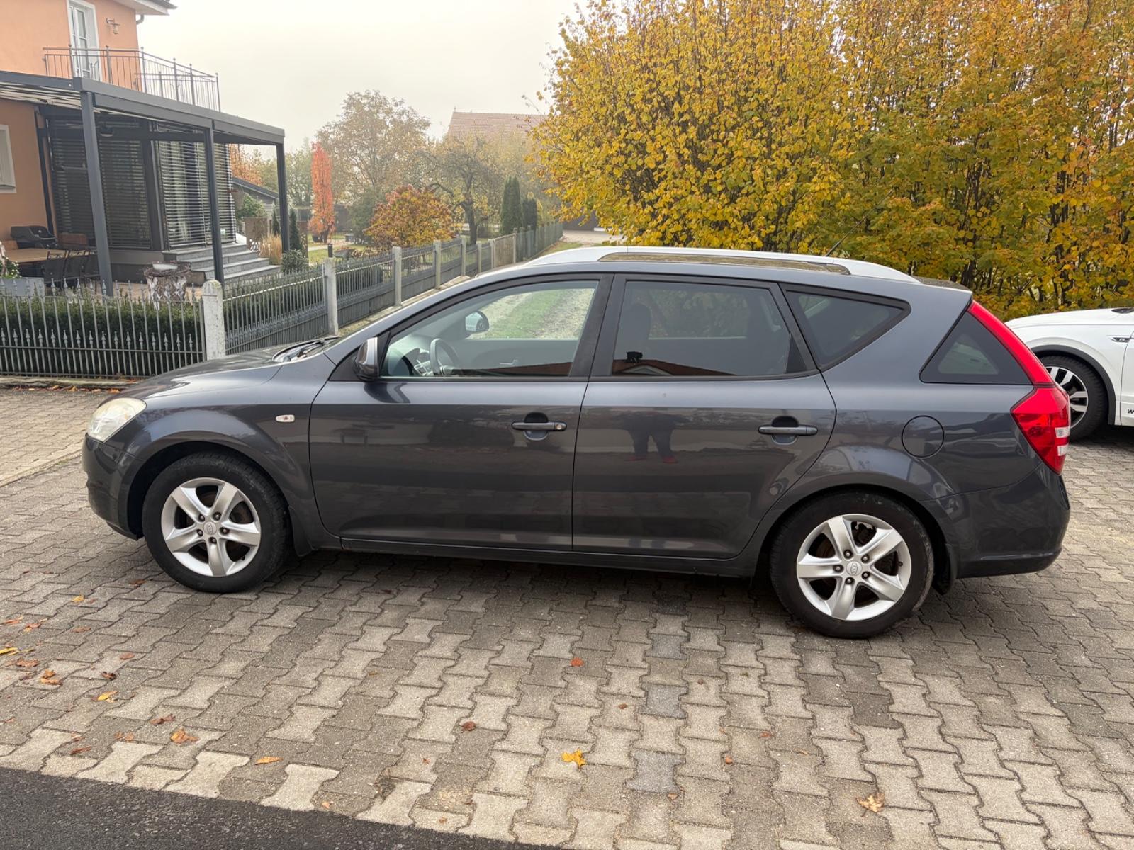 Kia cee'd 2010 — interior