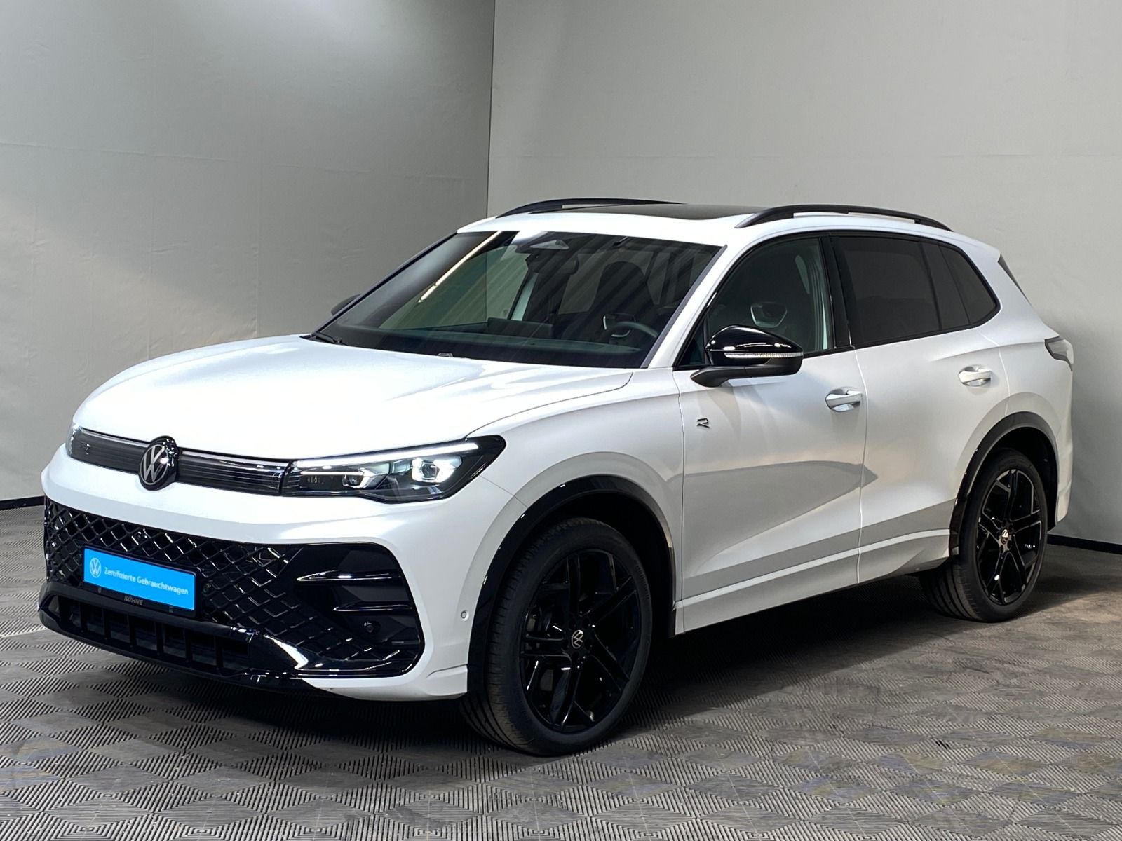 Volkswagen Tiguan R-Line 2.0 TDI DSG 4M Black Style PANO foto 2