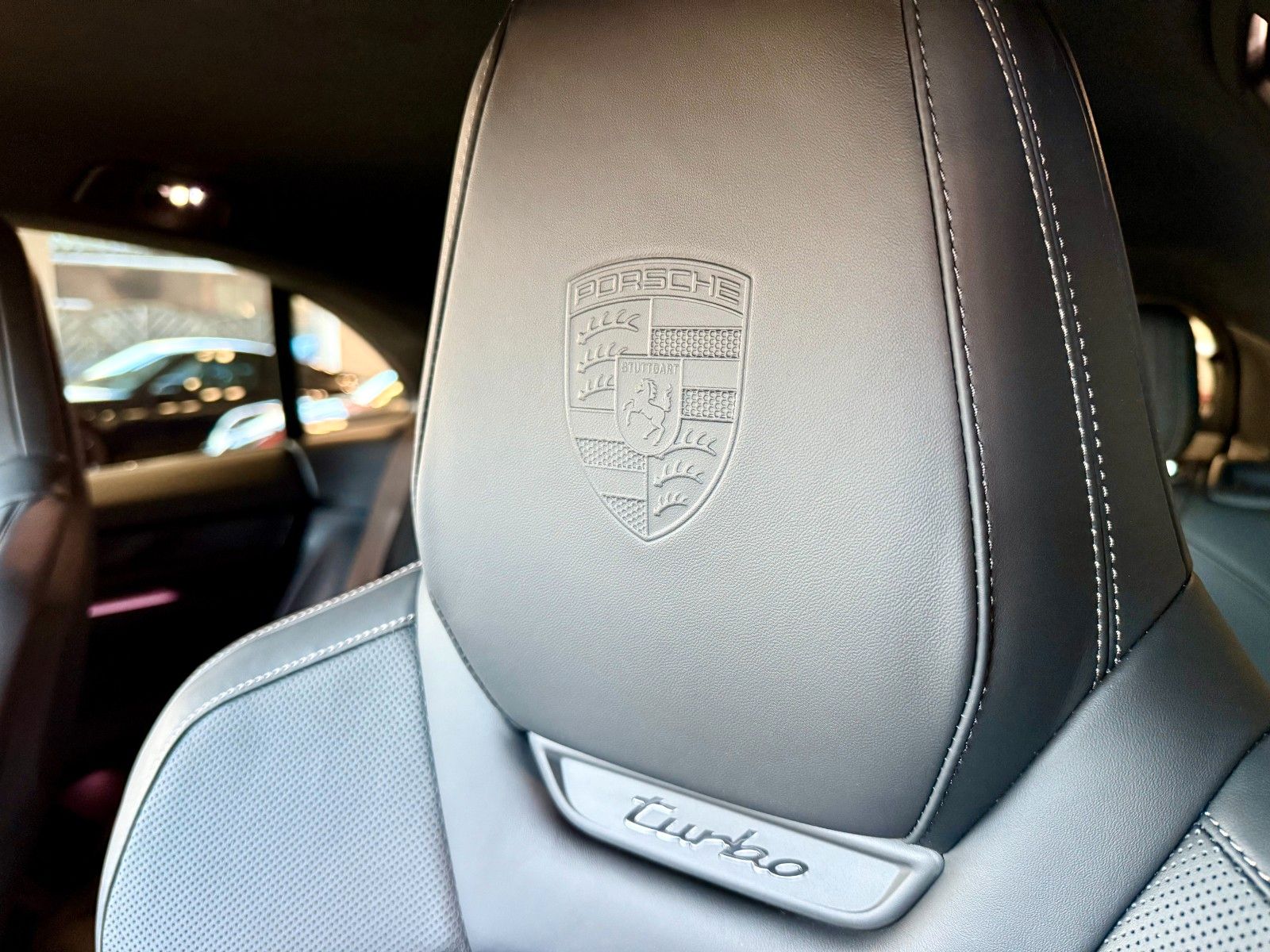 Fahrzeugabbildung Porsche Macan Turbo InnoDrive/OffroadDesign/SCP/Keyless