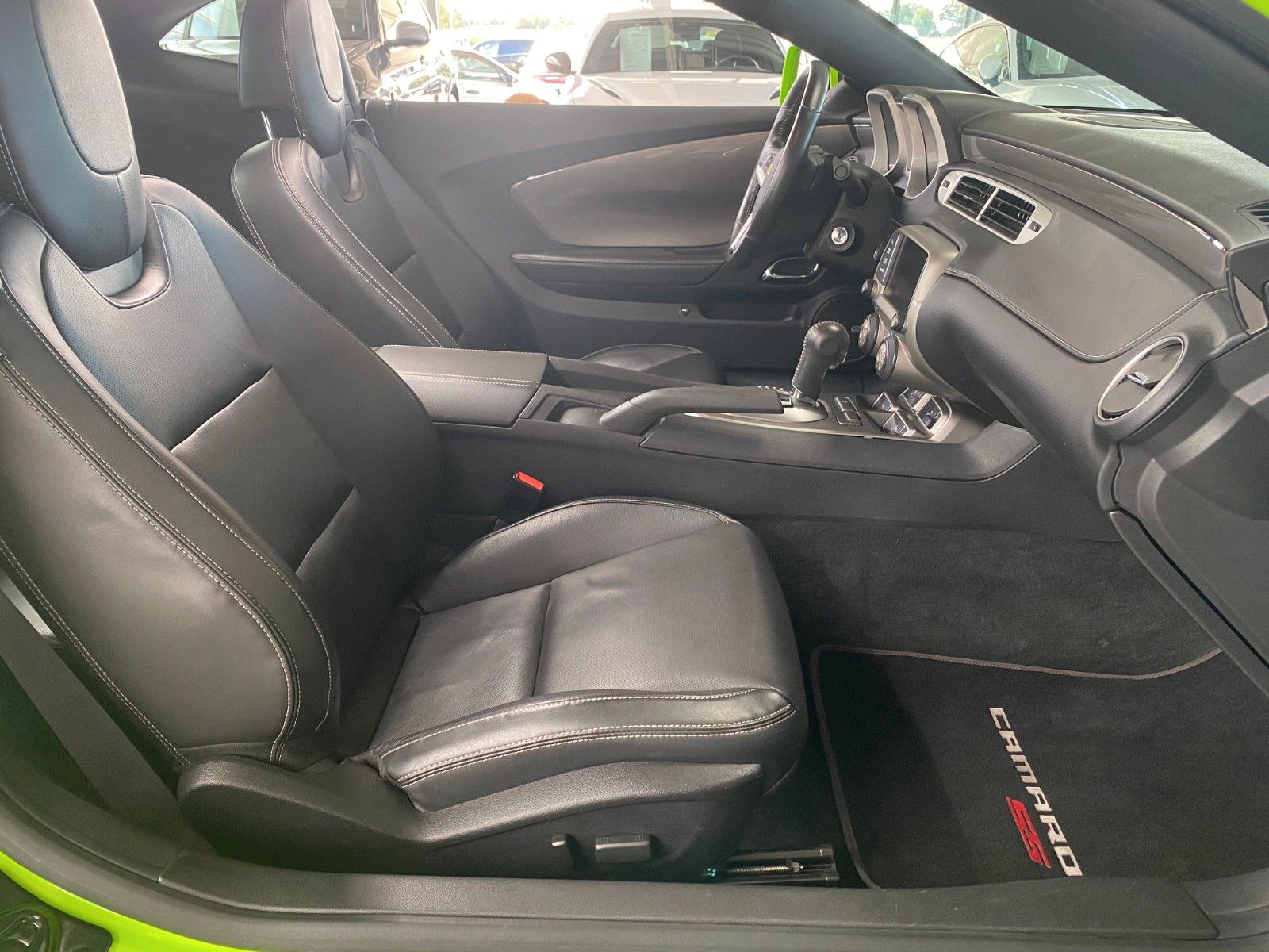 Fahrzeugabbildung Chevrolet Camaro 6.2 V8Aut. "Kamera Leder Folierung grün"