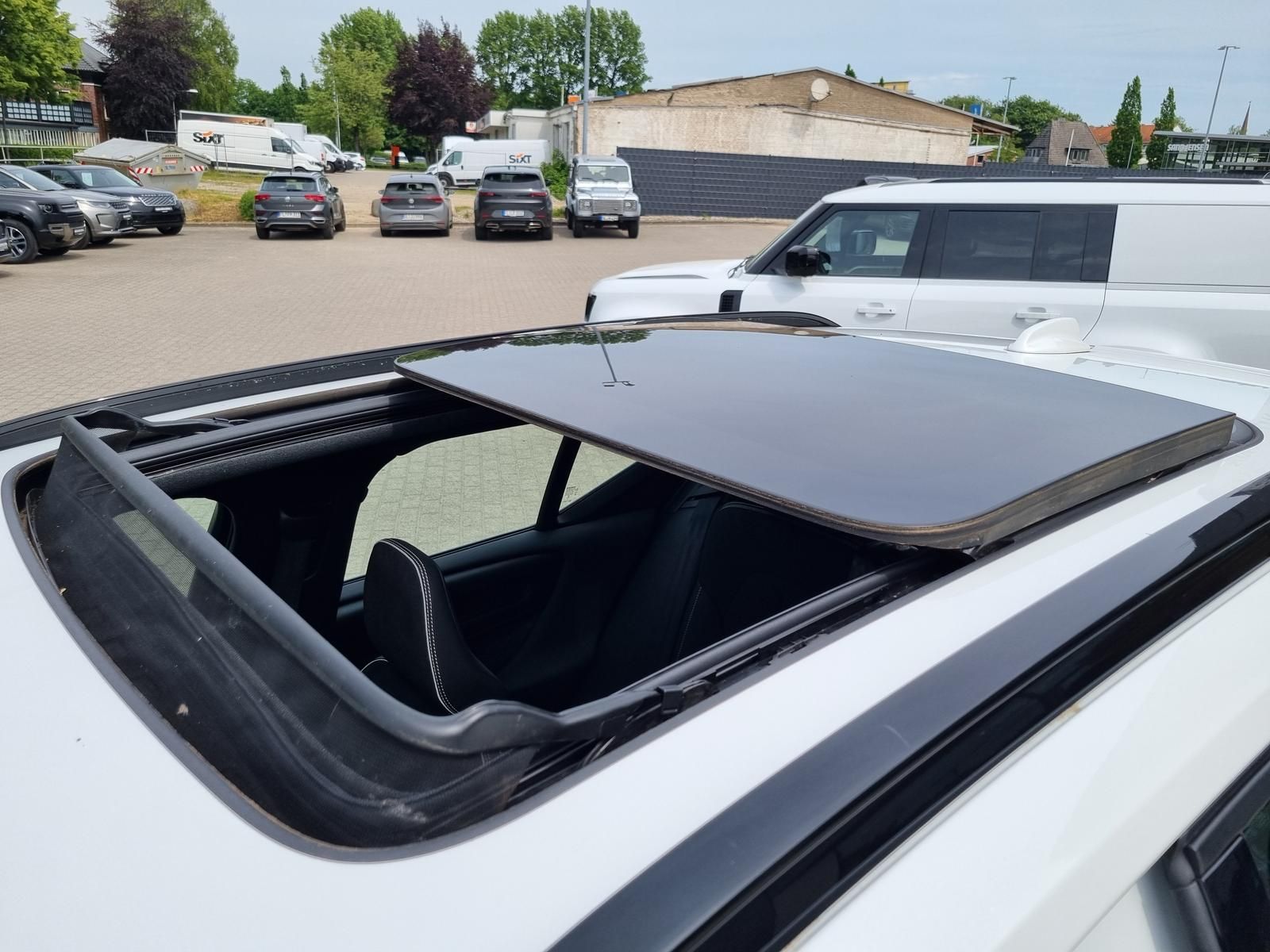 Fahrzeugabbildung Volvo XC40 B4 Benzin Plus Dark 'elektr. Glasdach'