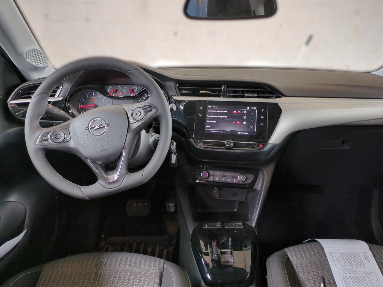 Fahrzeugabbildung Opel Corsa F 1.2T EDITION AT NAVI/LED/SPORT/TEMP.