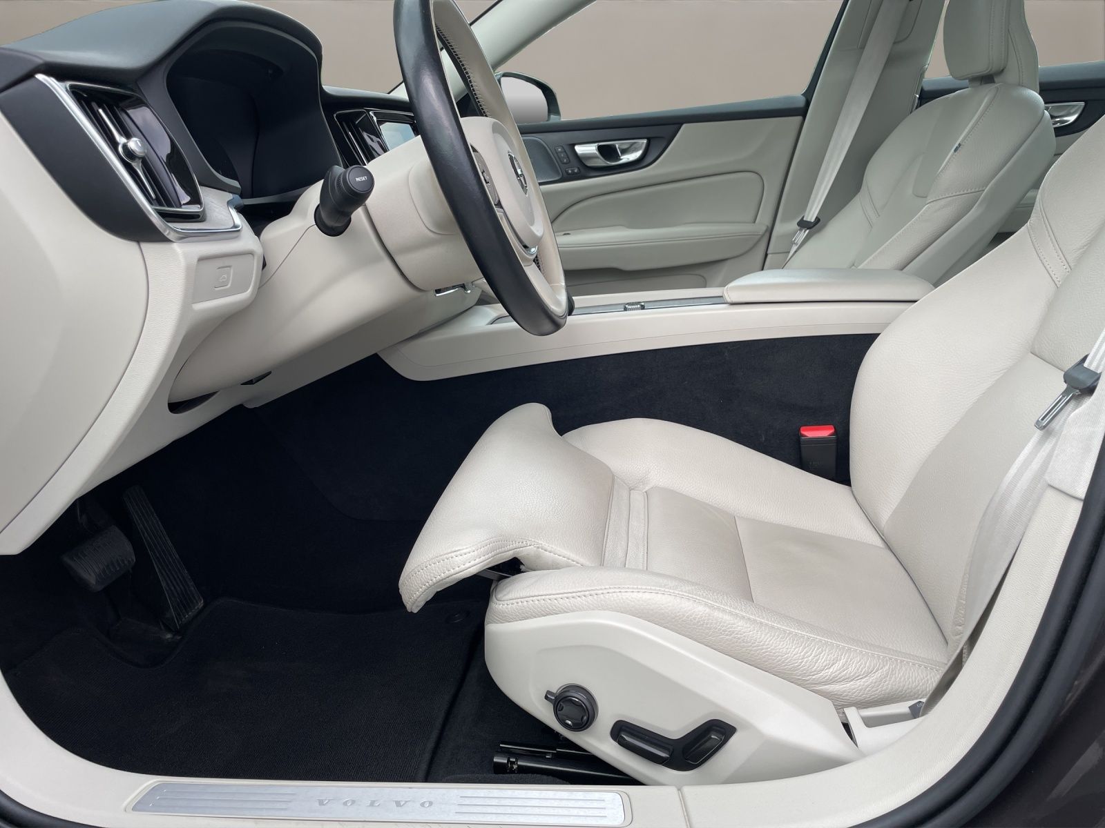 Volvo V60 Cross Country B4 AWD Plus AHK LED NAVI H&K foto 7