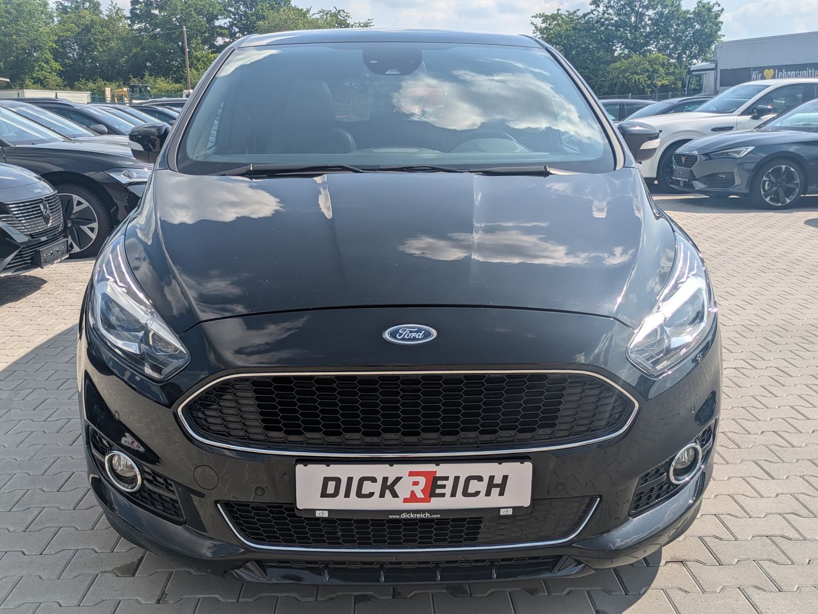 Fahrzeugabbildung Ford S-MAX 2.0 EcoBlue ST-Line PANO/KAM/AHK/LED 7-Si
