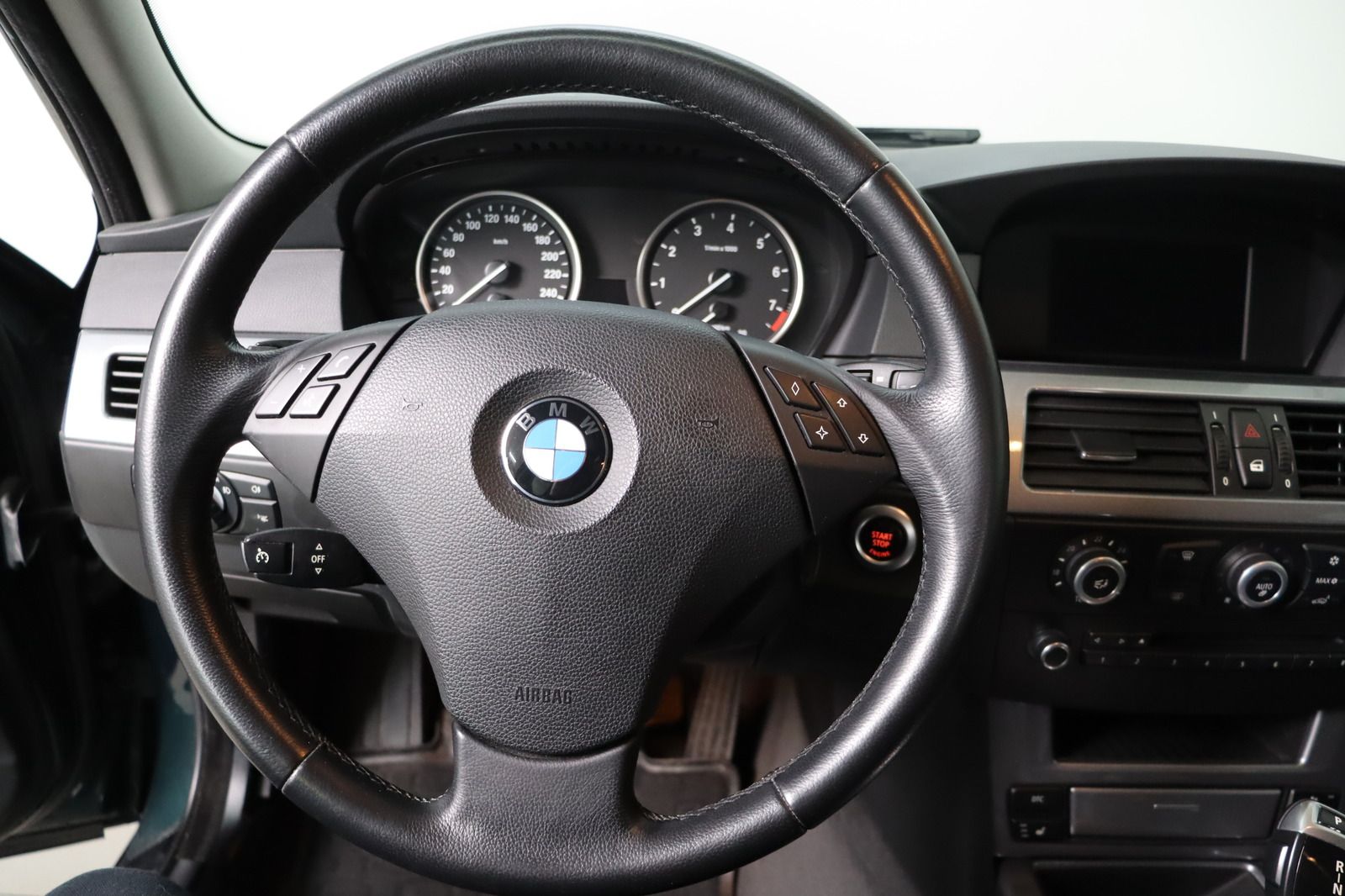 Fahrzeugabbildung BMW 525 i touring Edition * Xenon * Navi * PDC