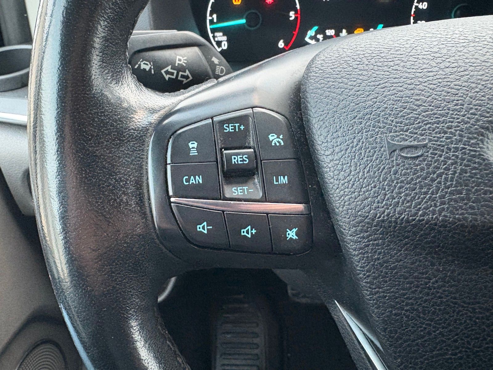 Fahrzeugabbildung Ford Tourneo Custom Aut. 320 L2 Tourneo Titanium Lede