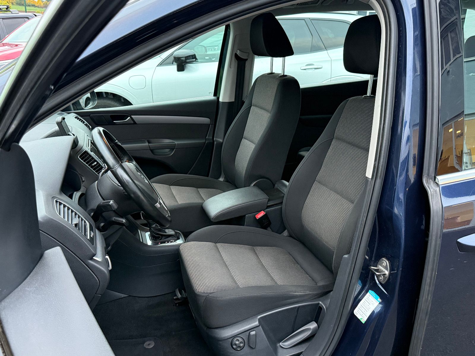 Fahrzeugabbildung Volkswagen Sharan Comfortline BMT DSG Navi Kamera SHZ Klima