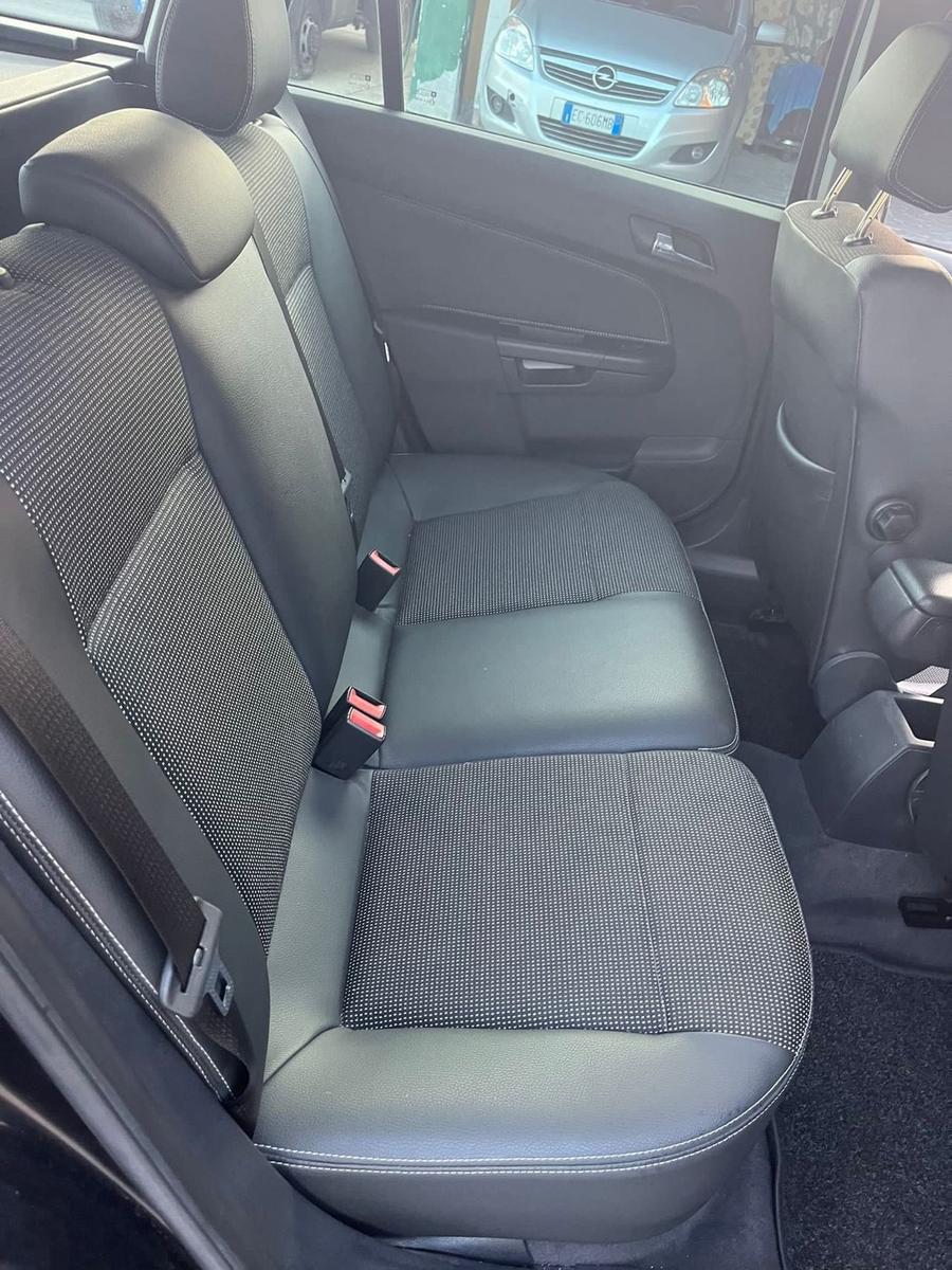 Opel Astra 2009 — photo 11