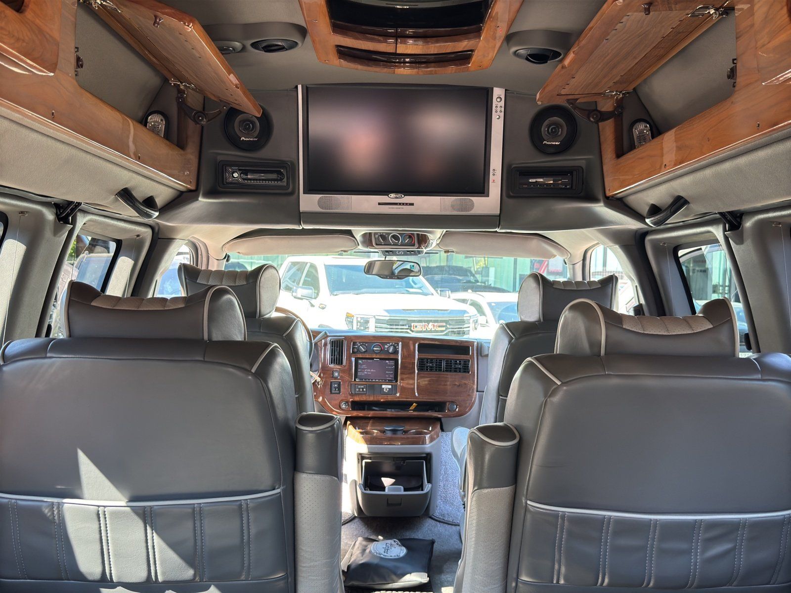 Fahrzeugabbildung Chevrolet Express 1500 Starcraft /Clean Carfax/ DVD/ BETT