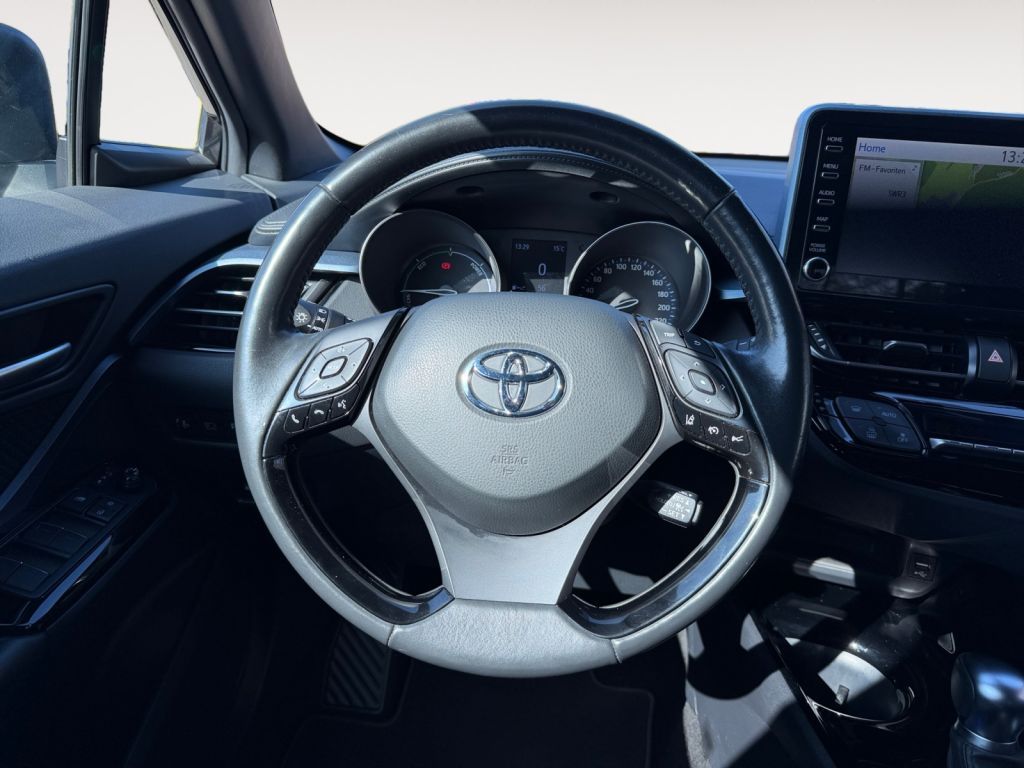 Fahrzeugabbildung Toyota C-HR 2.0 Hybrid Team Deutschland