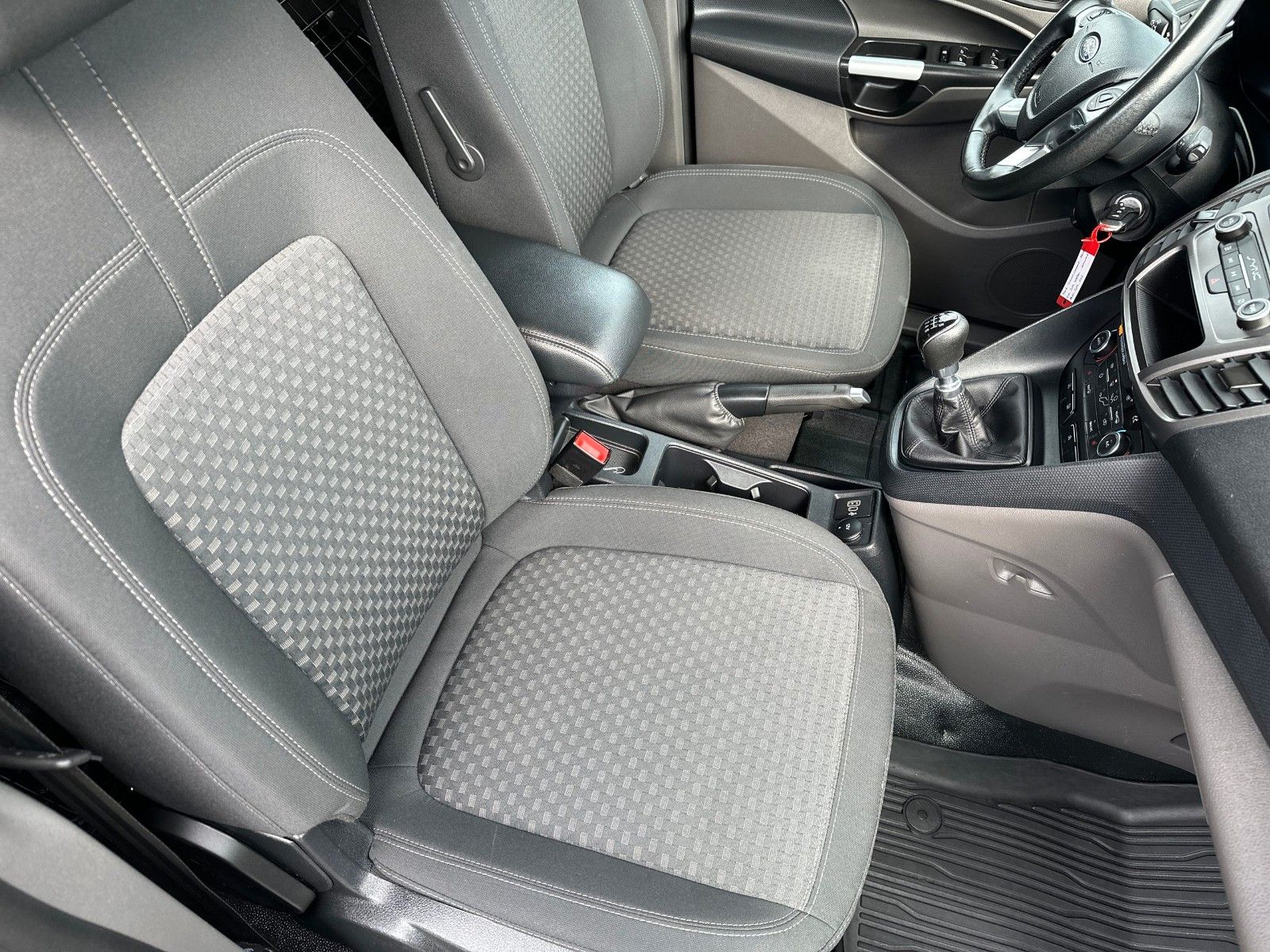 Fahrzeugabbildung Ford Transit Connect Kombi Trend, Rückfahrkamera