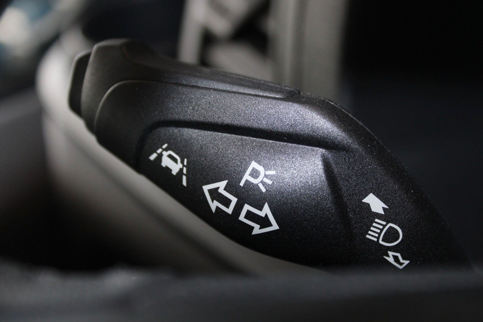 Fahrzeugabbildung Ford Ford Nugget PLUS Aufstelldach Aut WC Markise AHK